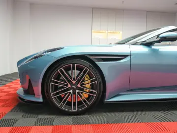 Aston Martin DB12 Volante Caribbean Blue Pearl 2