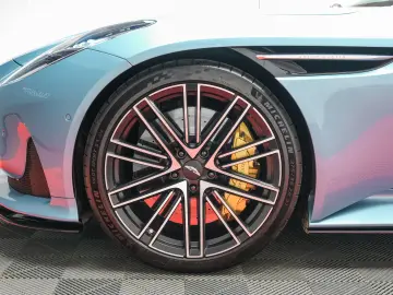 Aston Martin DB12 Volante Caribbean Blue Pearl 2