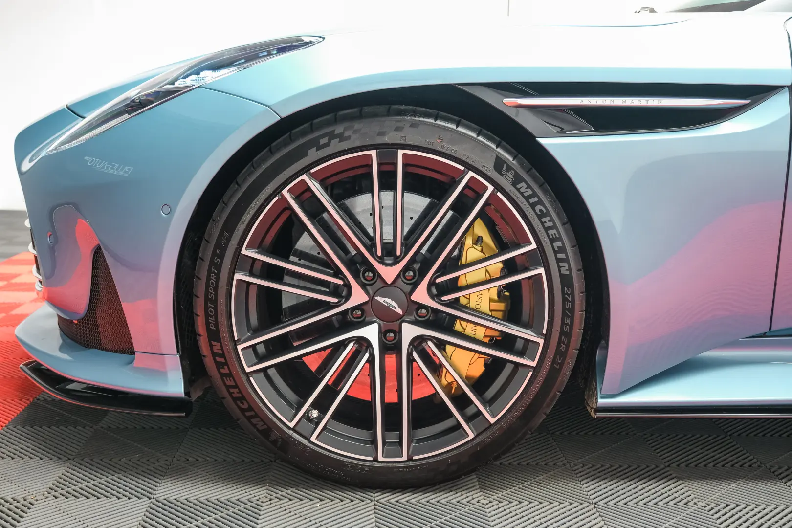 Aston Martin DB12 Volante Caribbean Blue Pearl 2