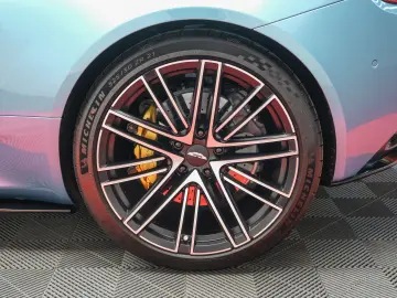 Aston Martin DB12 Volante Caribbean Blue Pearl 2