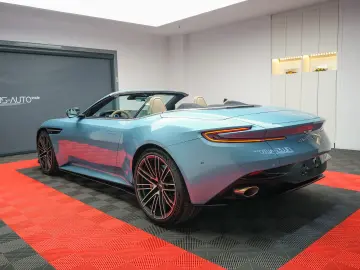 Aston Martin DB12 Volante Caribbean Blue Pearl 2