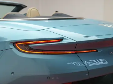 Aston Martin DB12 Volante Caribbean Blue Pearl 2