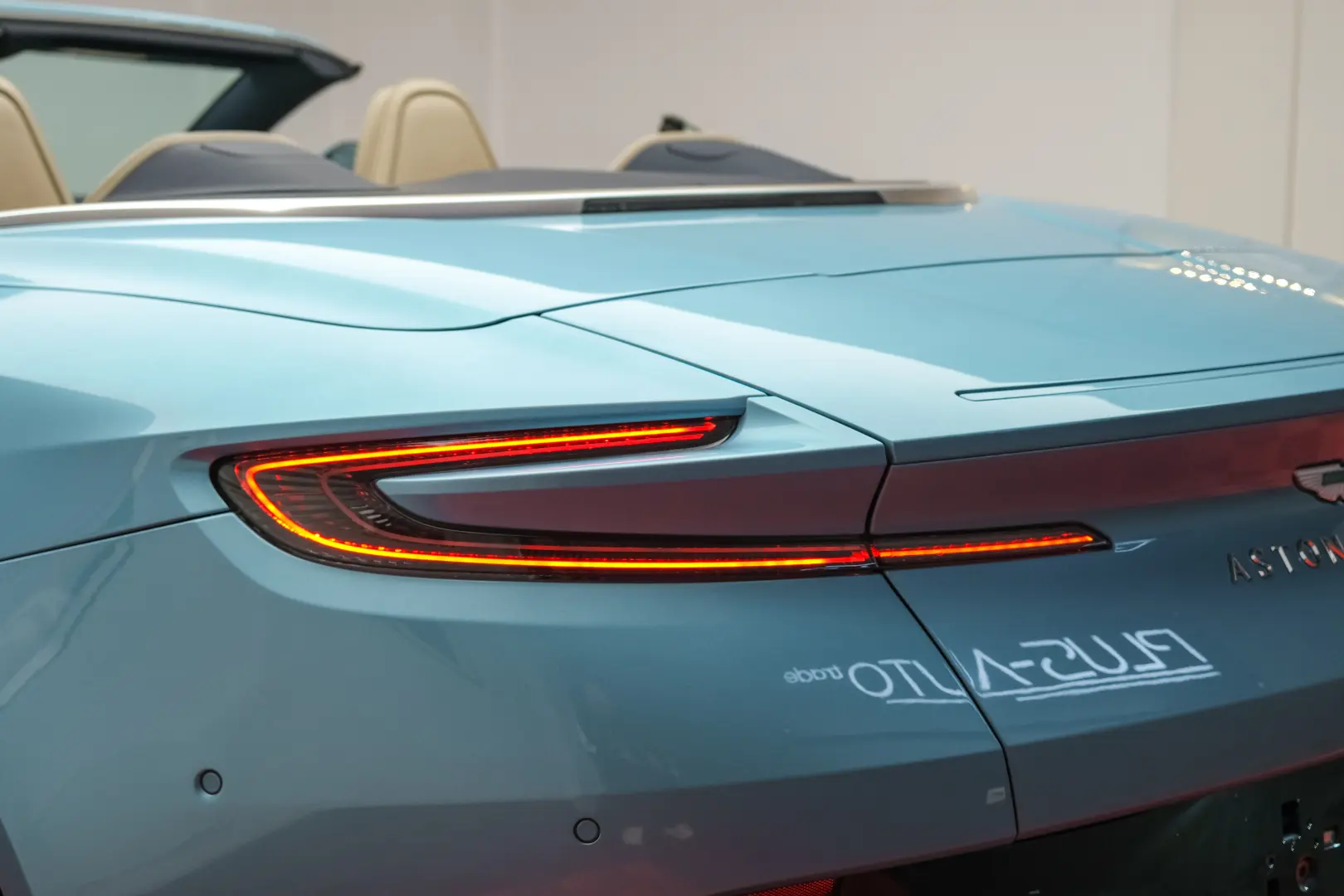 Aston Martin DB12 Volante Caribbean Blue Pearl 2