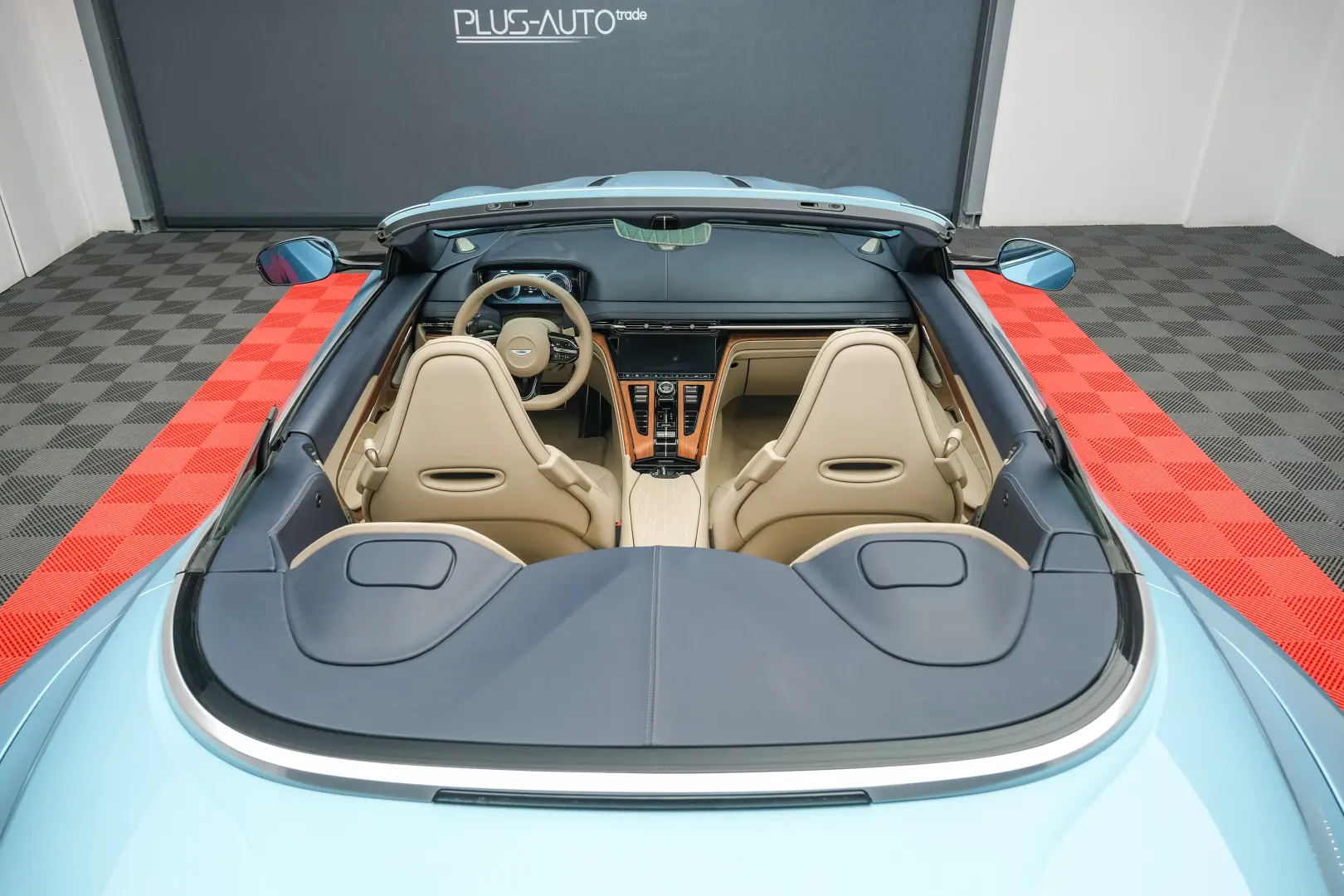Aston Martin DB12 Volante Caribbean Blue Pearl 2
