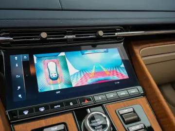 Aston Martin DB12 Volante Caribbean Blue Pearl 2