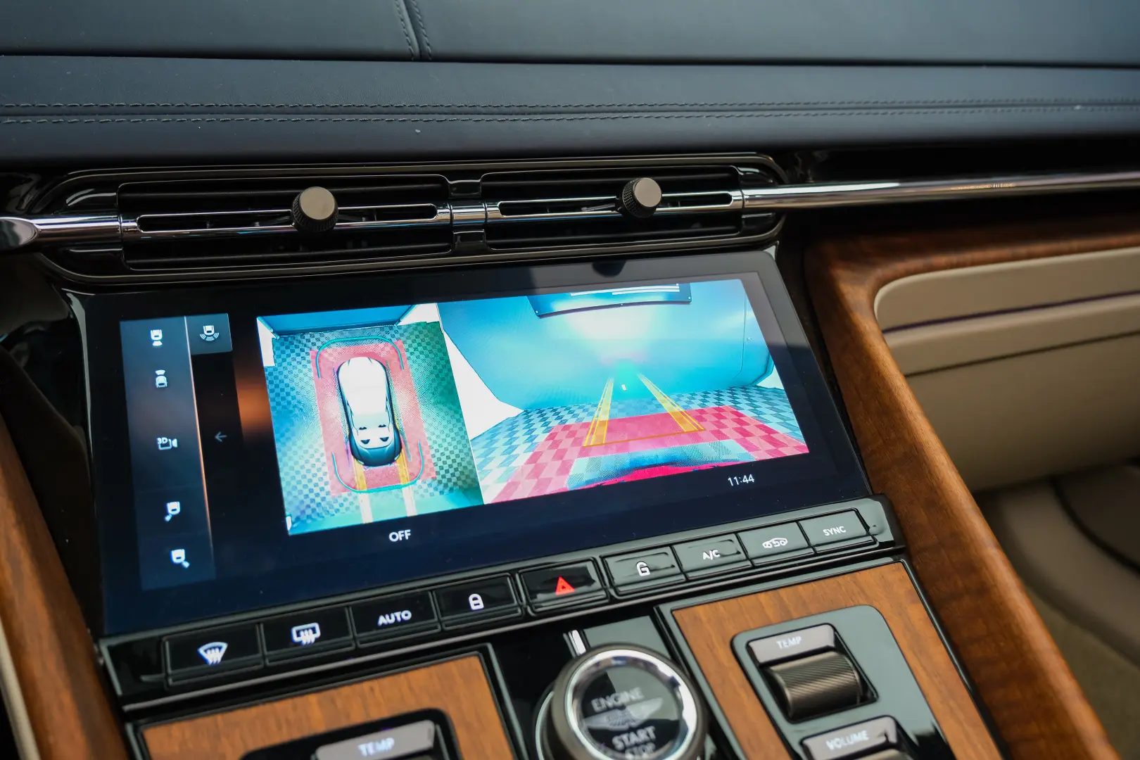 Aston Martin DB12 Volante Caribbean Blue Pearl 2