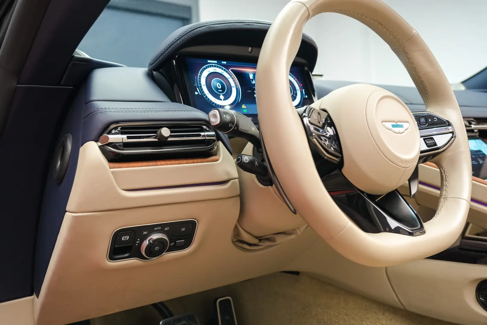 Aston Martin DB12 Volante Caribbean Blue Pearl 2