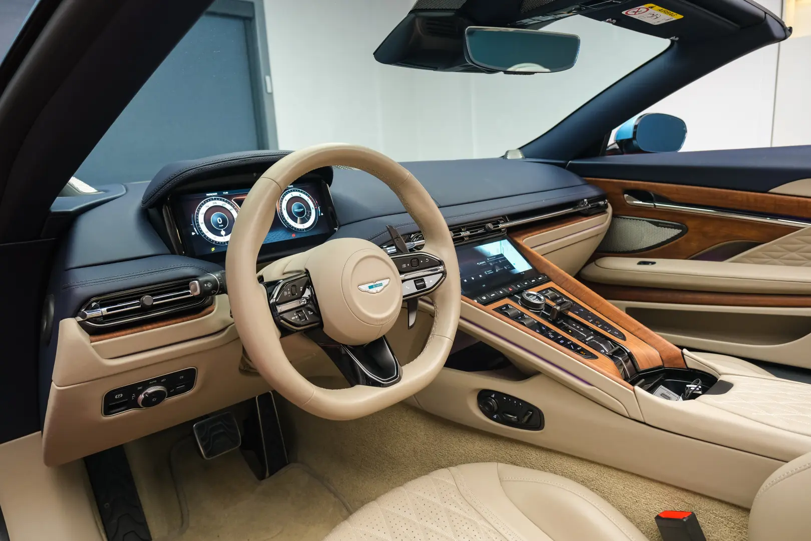 Aston Martin DB12 Volante Caribbean Blue Pearl 2