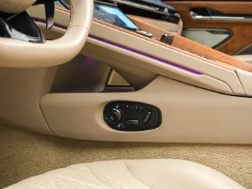 Aston Martin DB12 Volante Caribbean Blue Pearl 2