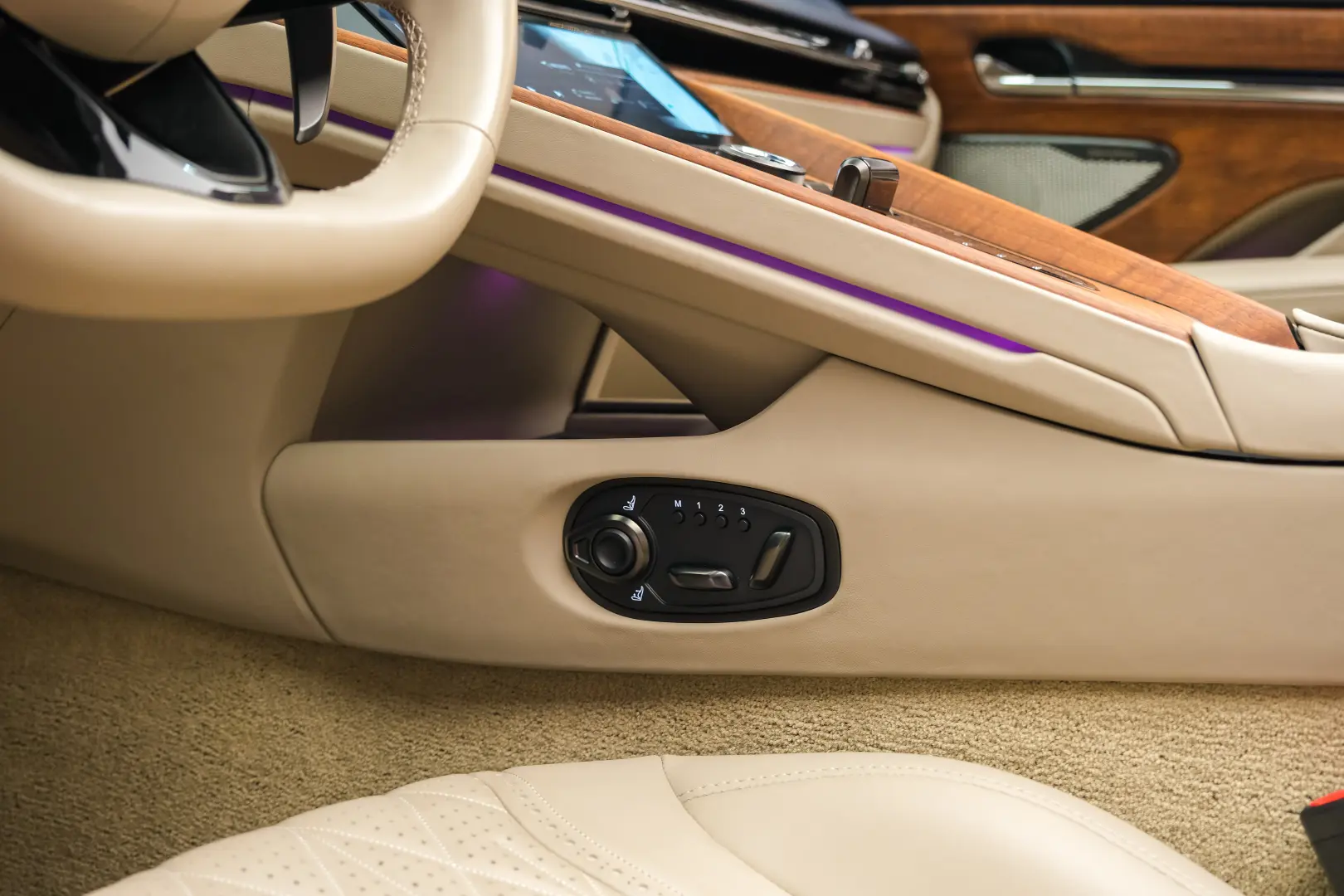 Aston Martin DB12 Volante Caribbean Blue Pearl 2