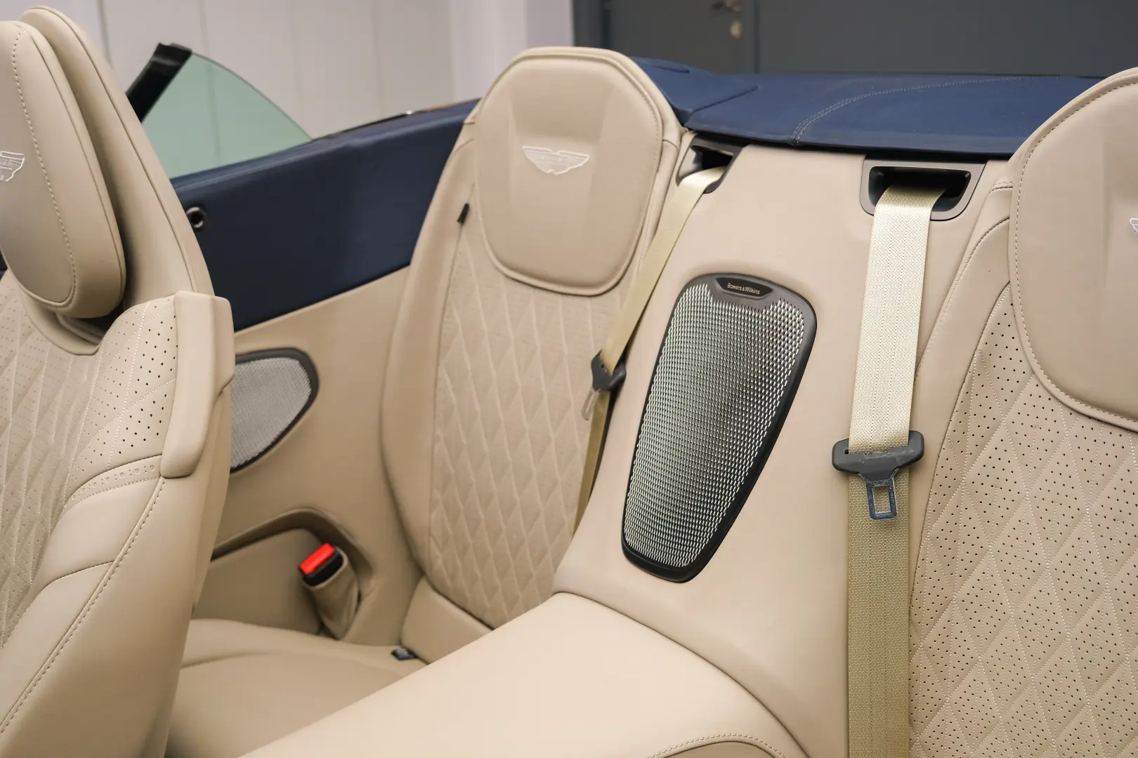 Aston Martin DB12 Volante Caribbean Blue Pearl 2