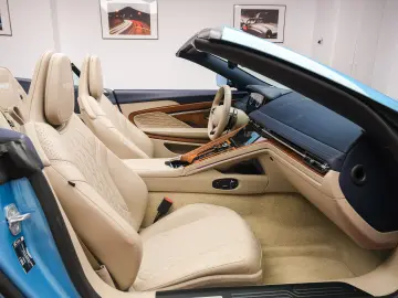 Aston Martin DB12 Volante Caribbean Blue Pearl 2
