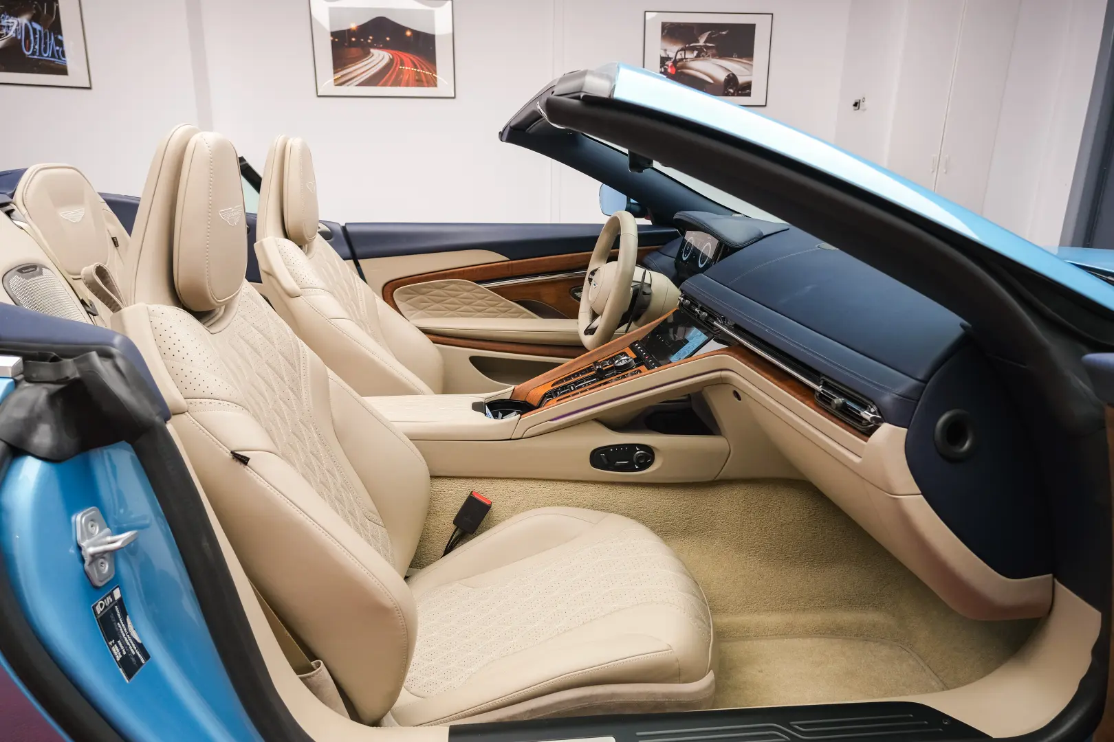 Aston Martin DB12 Volante Caribbean Blue Pearl 2