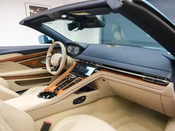 Aston Martin DB12 Volante Caribbean Blue Pearl 2