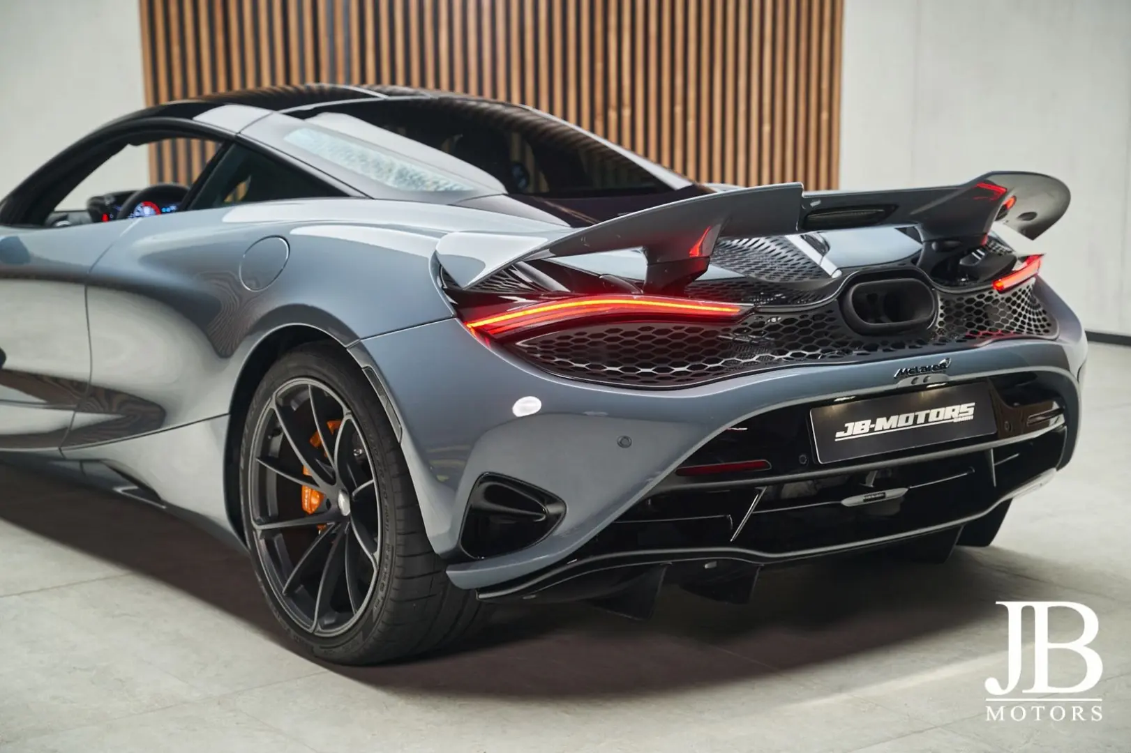 750S Coupe Senna Racing Seats Lift