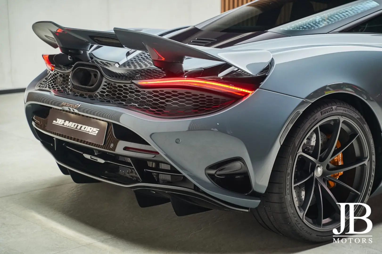 750S Coupe Senna Racing Seats Lift