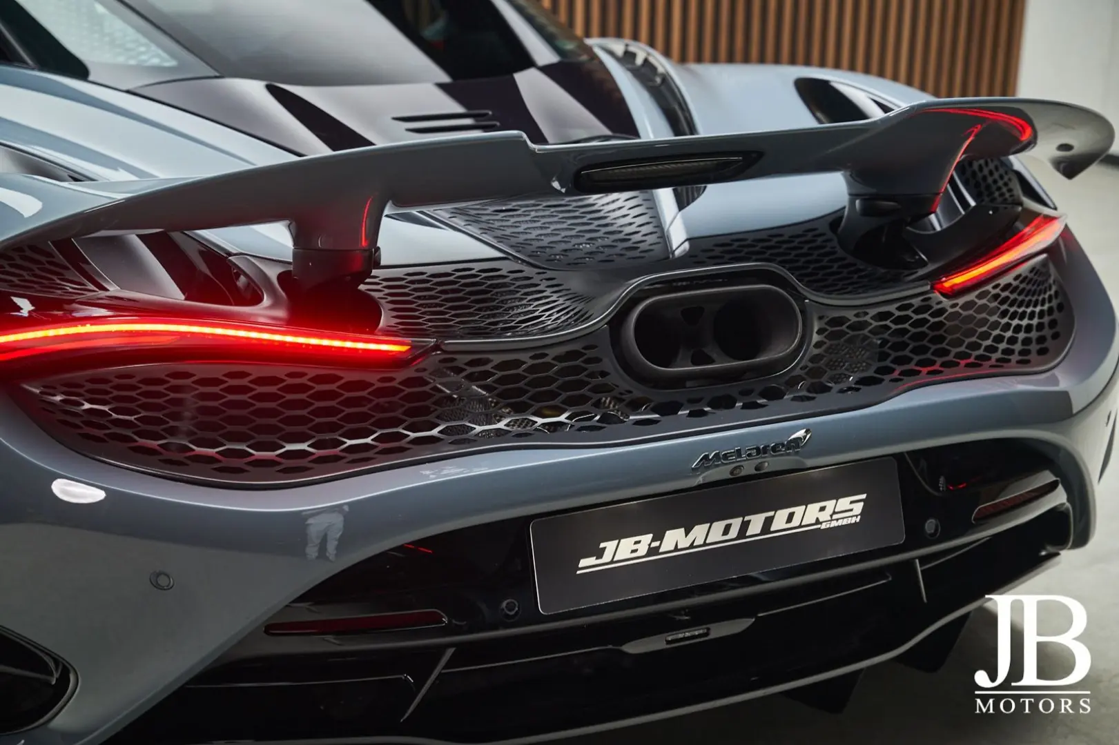 750S Coupe Senna Racing Seats Lift