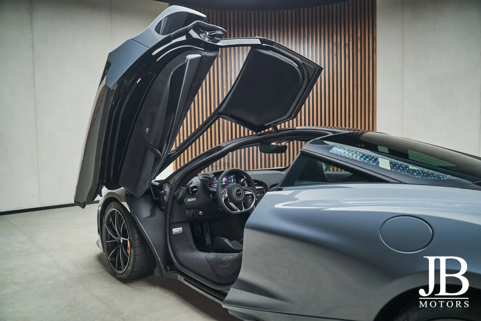 750S Coupe Senna Racing Seats Lift