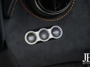 750S Coupe Senna Racing Seats Lift
