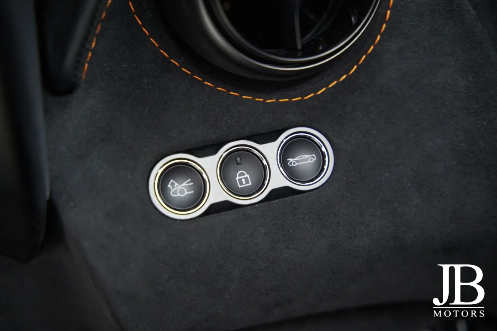 750S Coupe Senna Racing Seats Lift