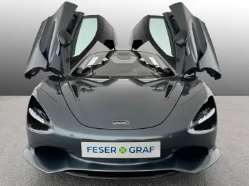 750S Coupe Performance B&W Engine Window 360
