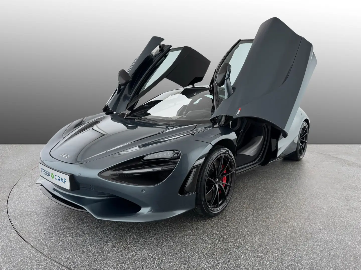 750S Coupe Performance B&W Engine Window 360