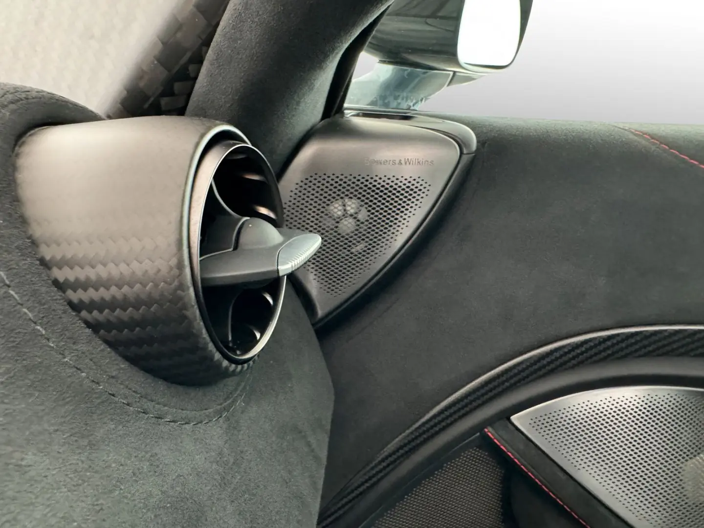 750S Coupe Performance B&W Engine Window 360