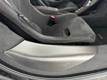 750S Coupe Performance B&W Engine Window 360