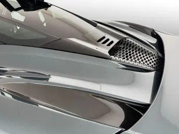 750S Coupe Performance B&W Engine Window 360