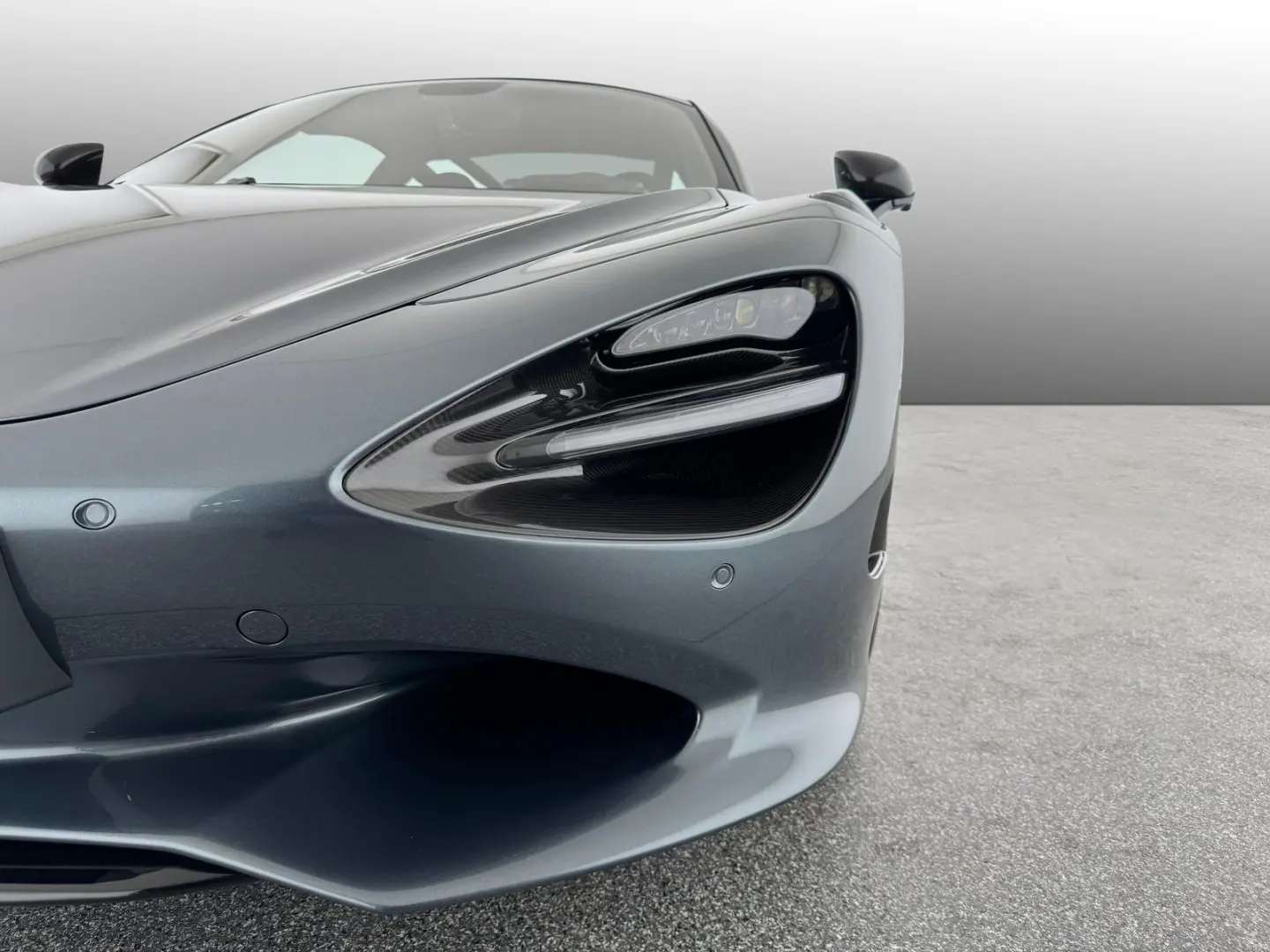 750S Coupe Performance B&W Engine Window 360