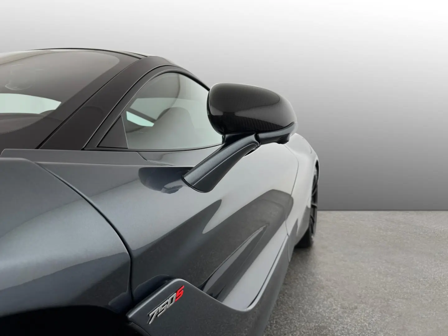 750S Coupe Performance B&W Engine Window 360