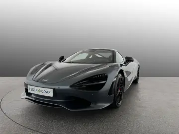 750S Coupe Performance B&W Engine Window 360
