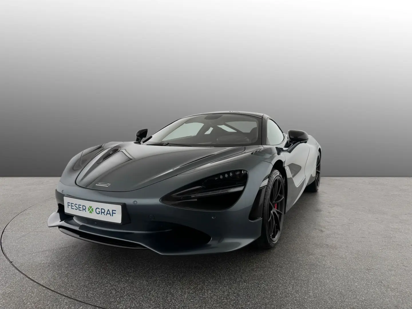 750S Coupe Performance B&W Engine Window 360