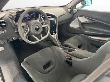 750S Coupe Performance B&W Engine Window 360
