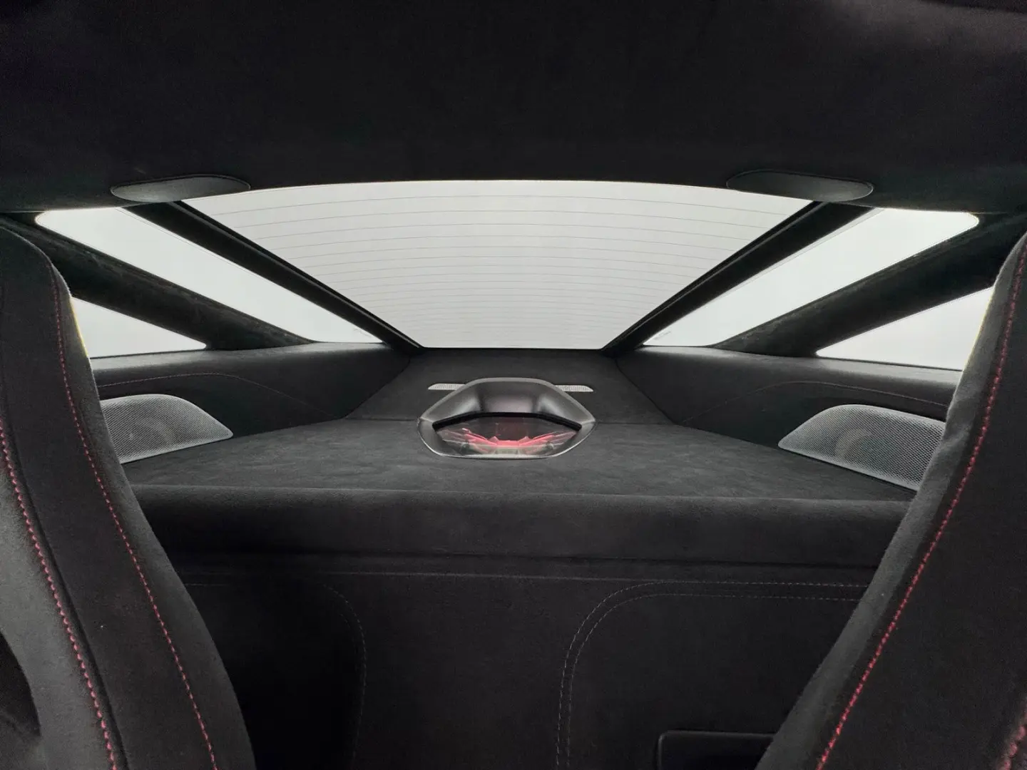 750S Coupe Performance B&W Engine Window 360