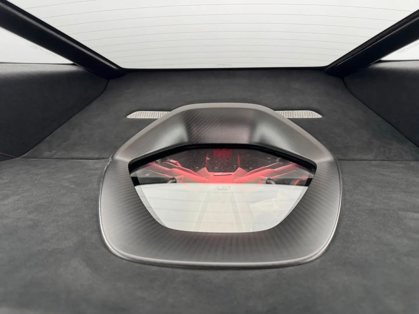 750S Coupe Performance B&W Engine Window 360
