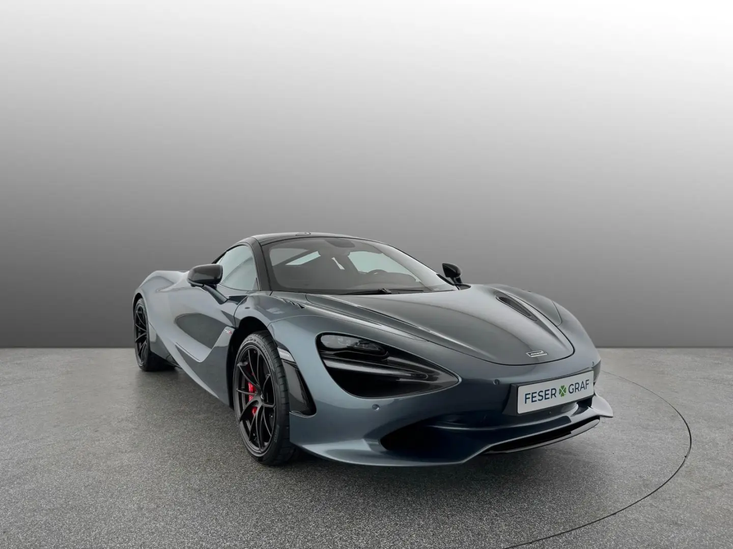 750S Coupe Performance B&W Engine Window 360