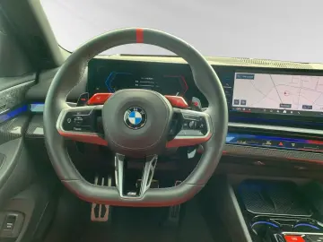 BMW M5 Limuzină AHK Pano Bowers