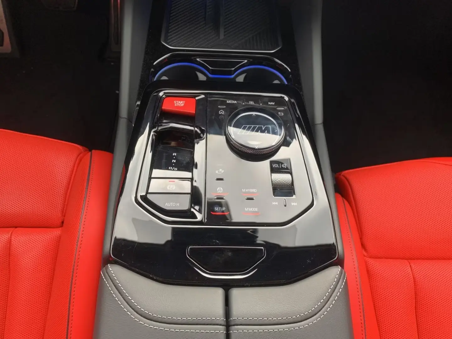 BMW M5 Limuzină AHK Pano Bowers