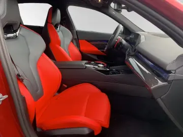 BMW M5 Limuzină AHK Pano Bowers
