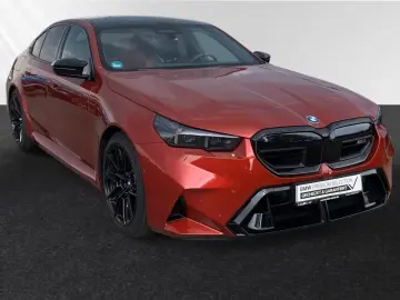 BMW M5 Limuzină AHK Pano Bowers