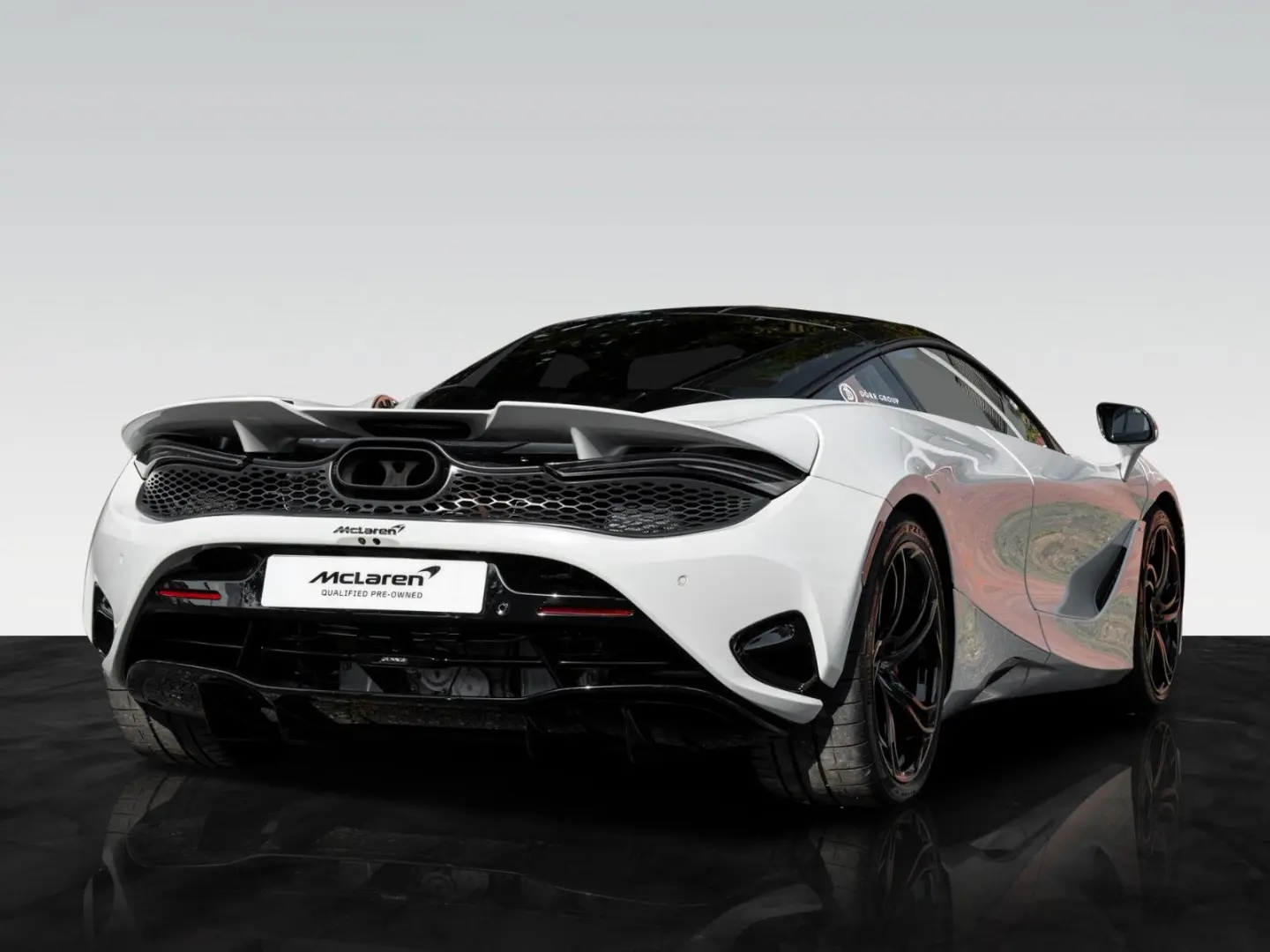 750S   Ice White   Carbon Exterior