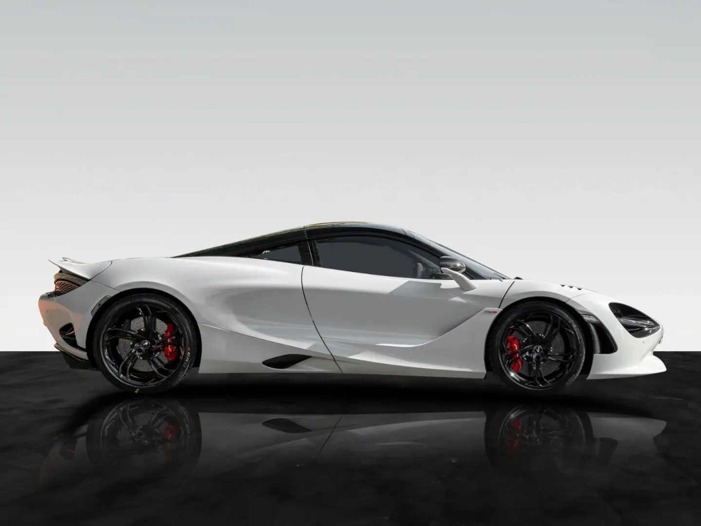 750S   Ice White   Carbon Exterior