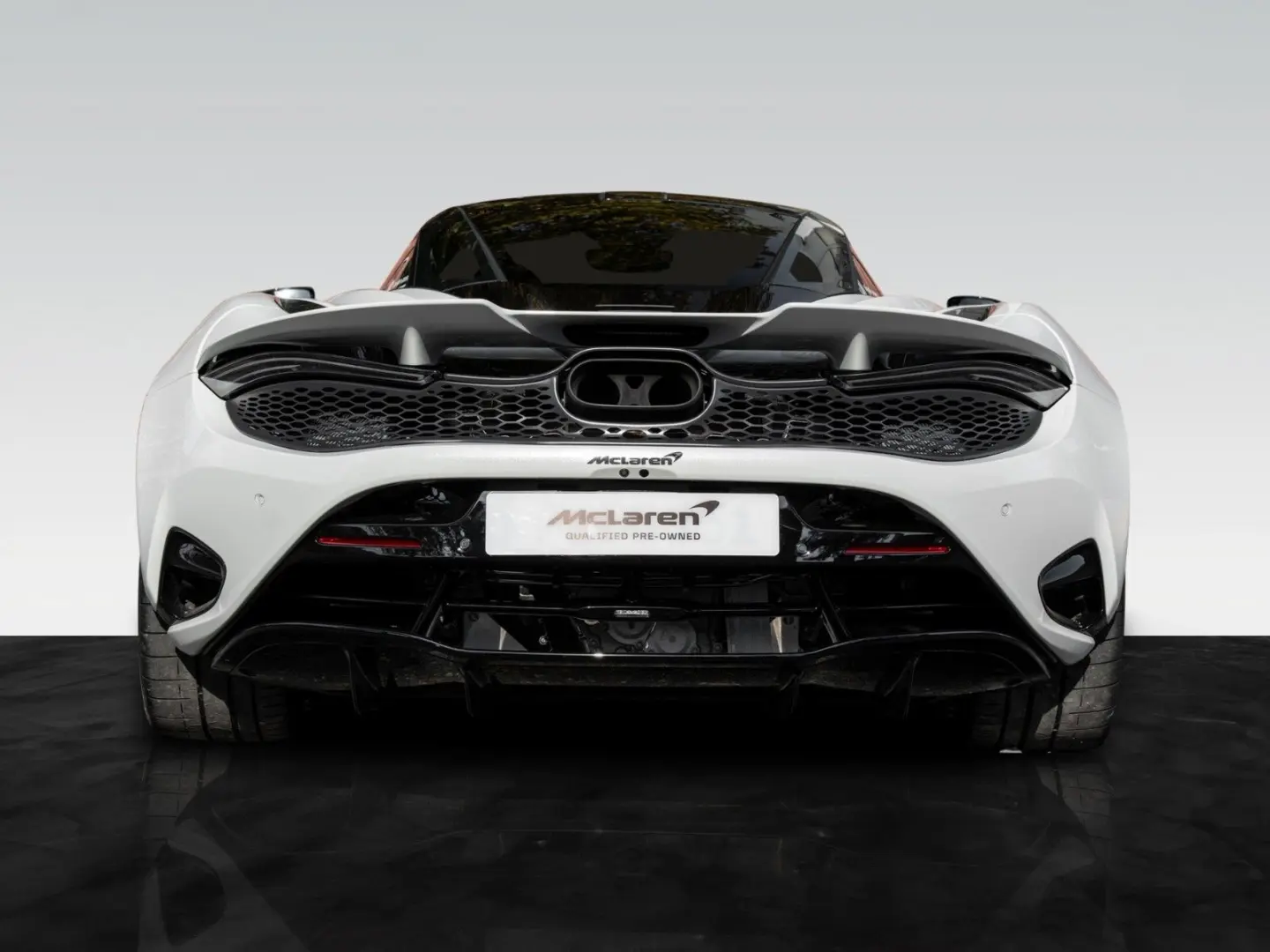750S   Ice White   Carbon Exterior