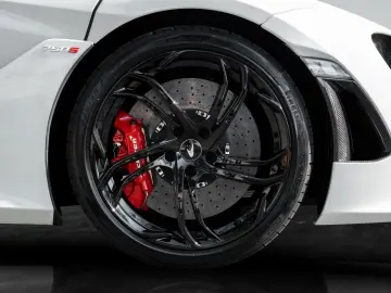 750S   Ice White   Carbon Exterior