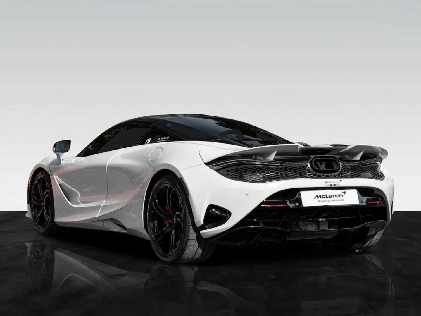 750S   Ice White   Carbon Exterior