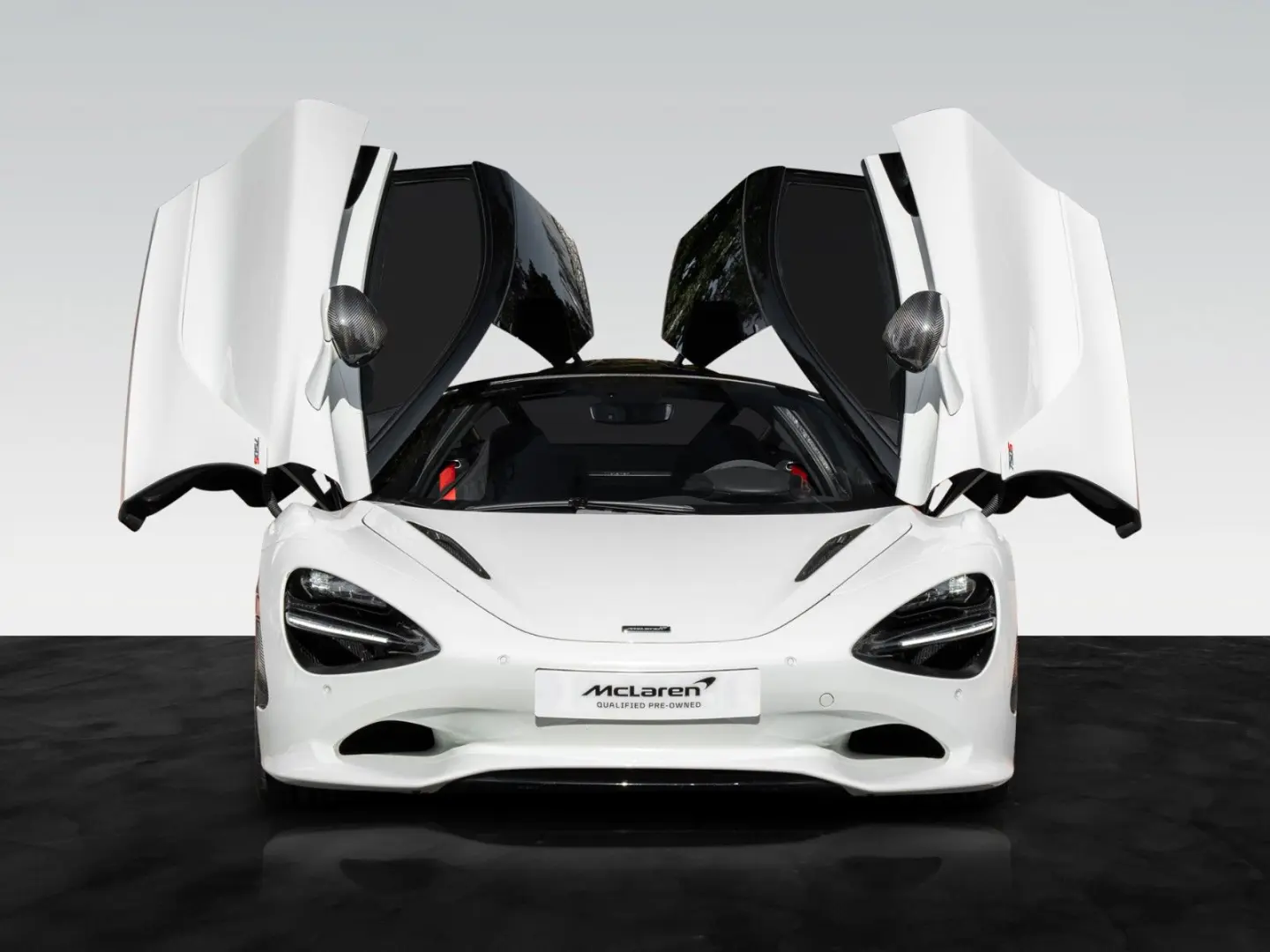 750S   Ice White   Carbon Exterior