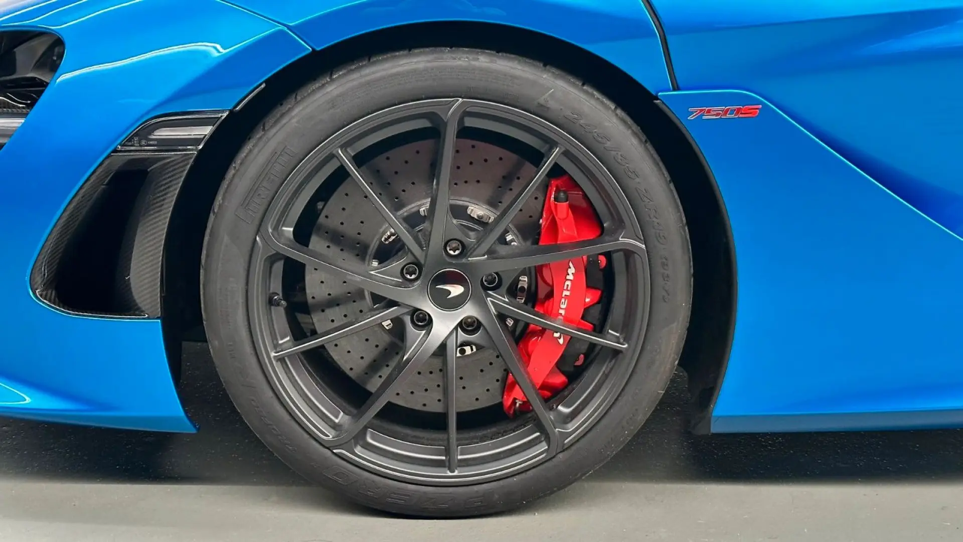 750S   SENNA Seats   Harness Bar   Carbon Fibre
