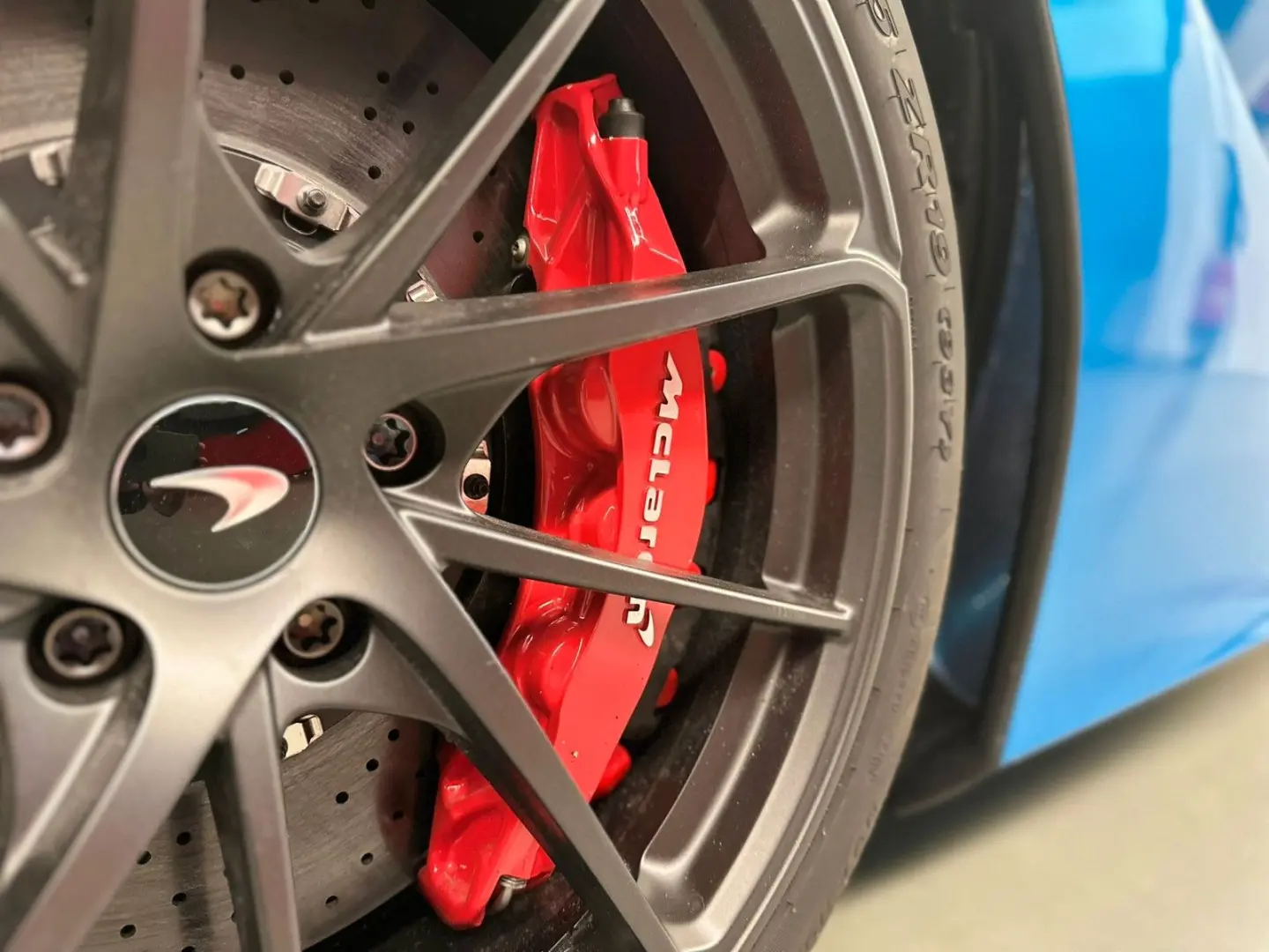 750S   SENNA Seats   Harness Bar   Carbon Fibre