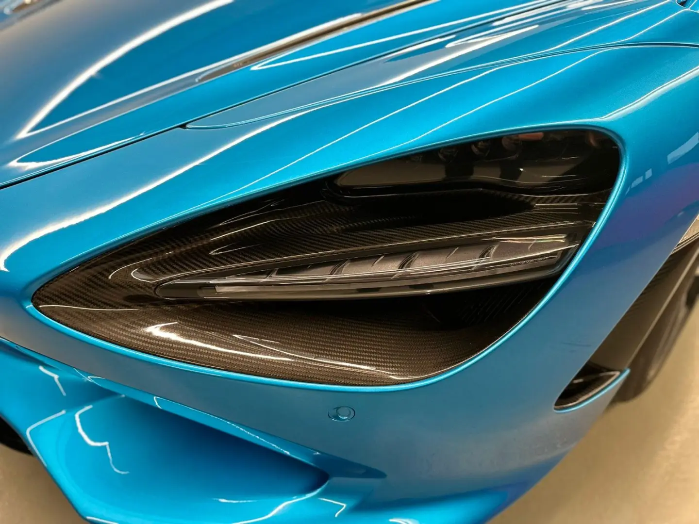 750S   SENNA Seats   Harness Bar   Carbon Fibre